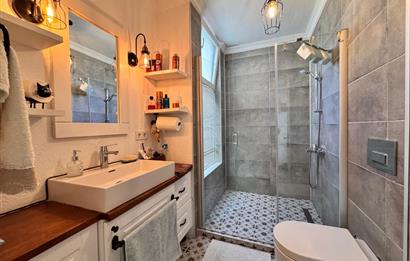 Panoramik Deniz Ve Doğa Manzaralı Havuzlu Sitede 3+1 Satılık Daire