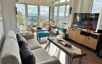 Panoramik Deniz Ve Doğa Manzaralı Havuzlu Sitede 3+1 Satılık Daire
