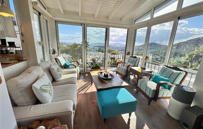 Panoramik Deniz Ve Doğa Manzaralı Havuzlu Sitede 3+1 Satılık Daire