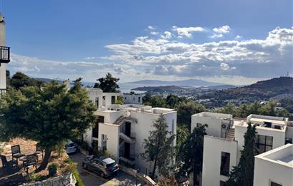 Panoramik Deniz Ve Doğa Manzaralı Havuzlu Sitede 3+1 Satılık Daire
