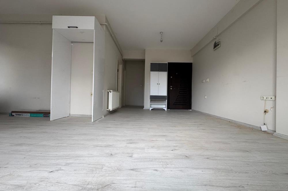 Cumhuriyet Mahallesi'nde Geniş Ve Kullanışlı!