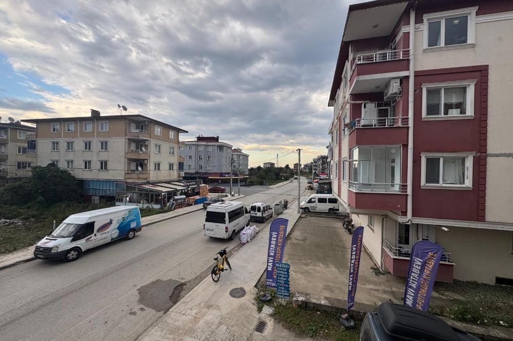 Cumhuriyet Mahallesi'nde Geniş Ve Kullanışlı!
