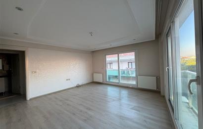 Karşıyaka Şemikler'de Merkezi Konumda Boş 2+1 Satılık Daire
