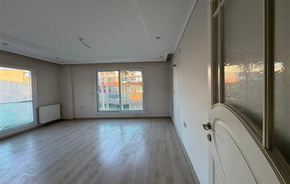Karşıyaka Şemikler'de Merkezi Konumda Boş 2+1 Satılık Daire