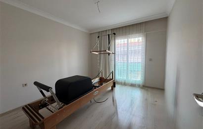 Karşıyaka Şemikler'de Merkezi Konumda Boş 2+1 Satılık Daire
