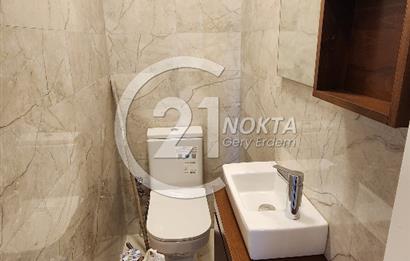 SUADİYE MİNİBÜS CADDESİNDE METROYA YAKIN TERASLI 7+2 380 m2 DBLX