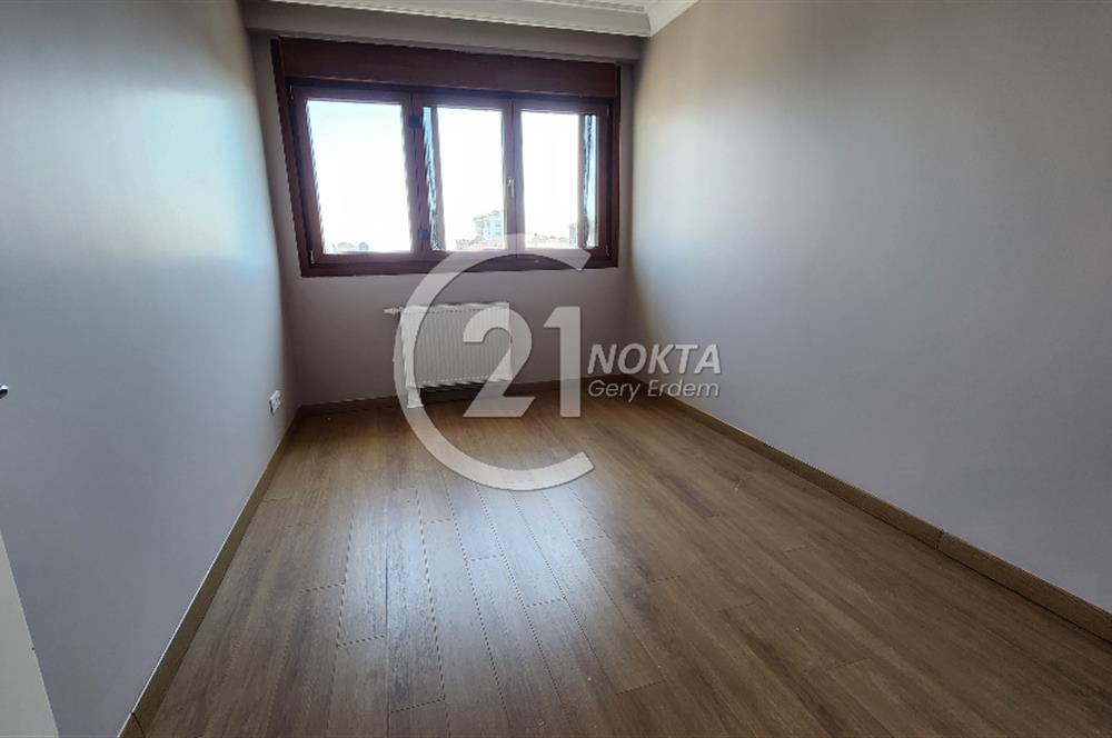 SUADİYE MİNİBÜS CADDESİNDE METROYA YAKIN TERASLI 7+2 380 m2 DBLX