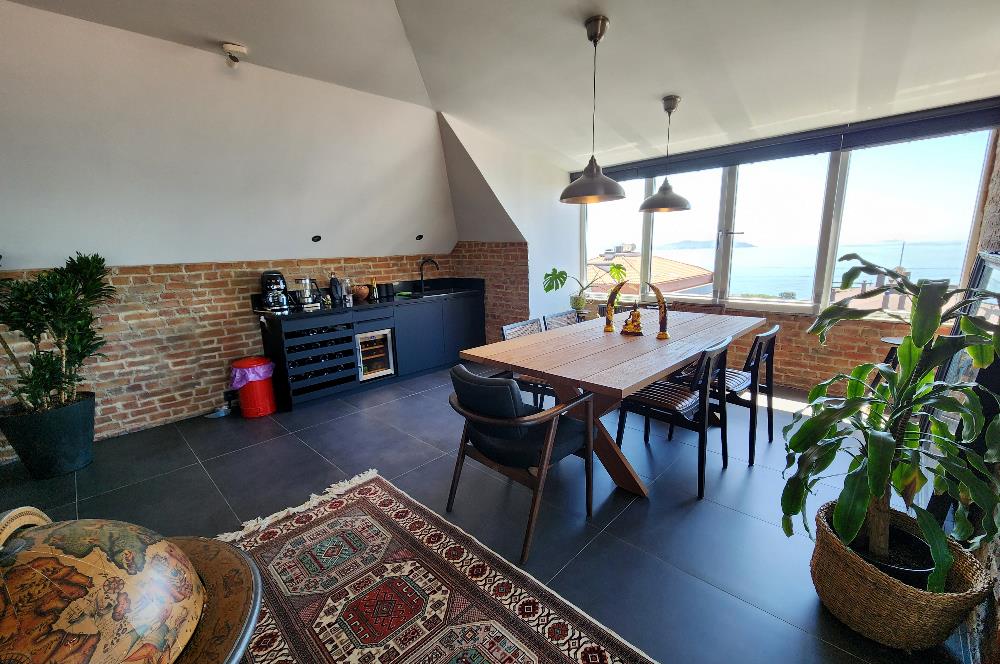 CADDEBOSTAN SAHİLDE DENİZ MANZARALI TERASLI 230 m2 DUBLEX