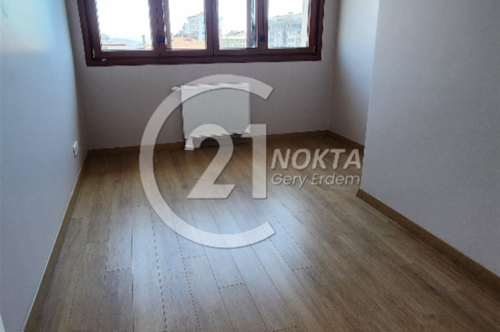 SUADİYE MİNİBÜS CADDESİNDE METROYA YAKIN TERASLI 7+2 380 m2 DBLX