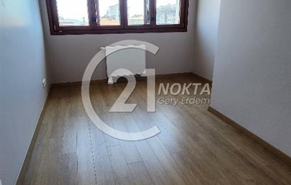 SUADİYE MİNİBÜS CADDESİNDE METROYA YAKIN TERASLI 7+2 380 m2 DBLX