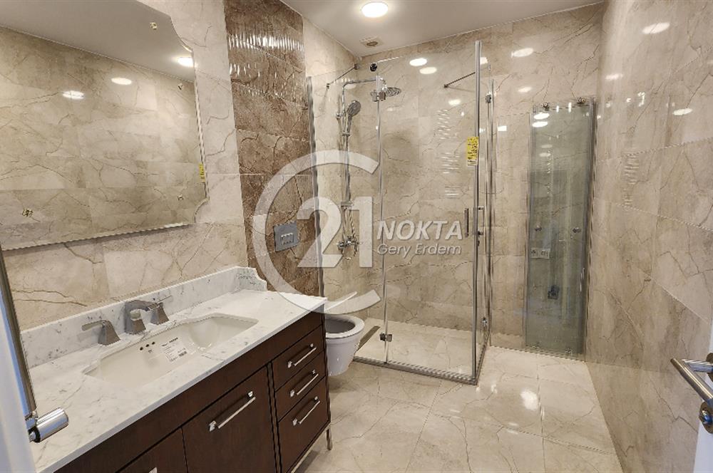 SUADİYE MİNİBÜS CADDESİNDE METROYA YAKIN TERASLI 7+2 380 m2 DBLX