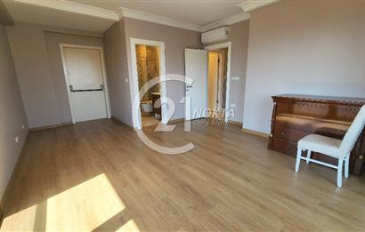 SUADİYE MİNİBÜS CADDESİNDE METROYA YAKIN TERASLI 7+2 380 m2 DBLX