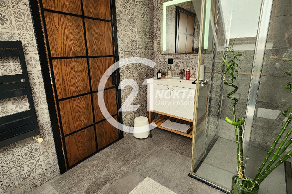CADDEBOSTAN SAHİLDE DENİZ MANZARALI TERASLI 230 m2 DUBLEX