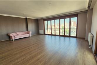 SUADİYE MİNİBÜS CADDESİNDE METROYA YAKIN TERASLI 7+2 380 m2 DBLX