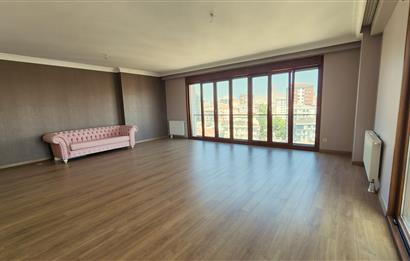 SUADİYE MİNİBÜS CADDESİNDE METROYA YAKIN TERASLI 7+2 380 m2 DBLX