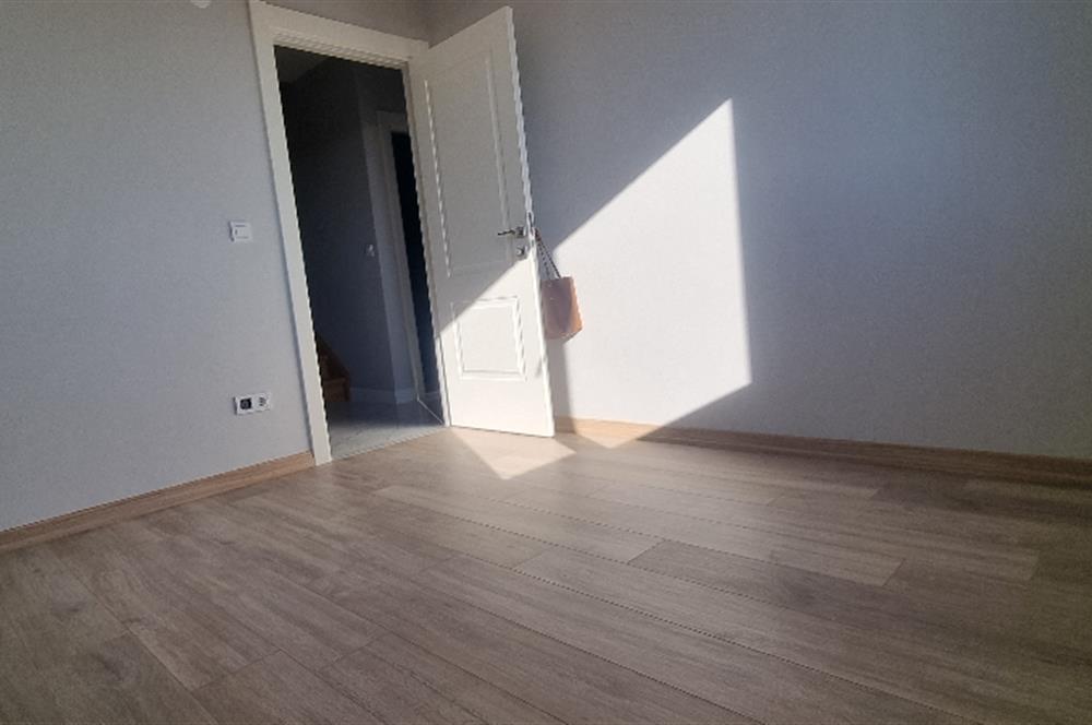 Maltepe Küçükyalıda 3+1 Çatı Dubleksi Adalar Manzaralı!