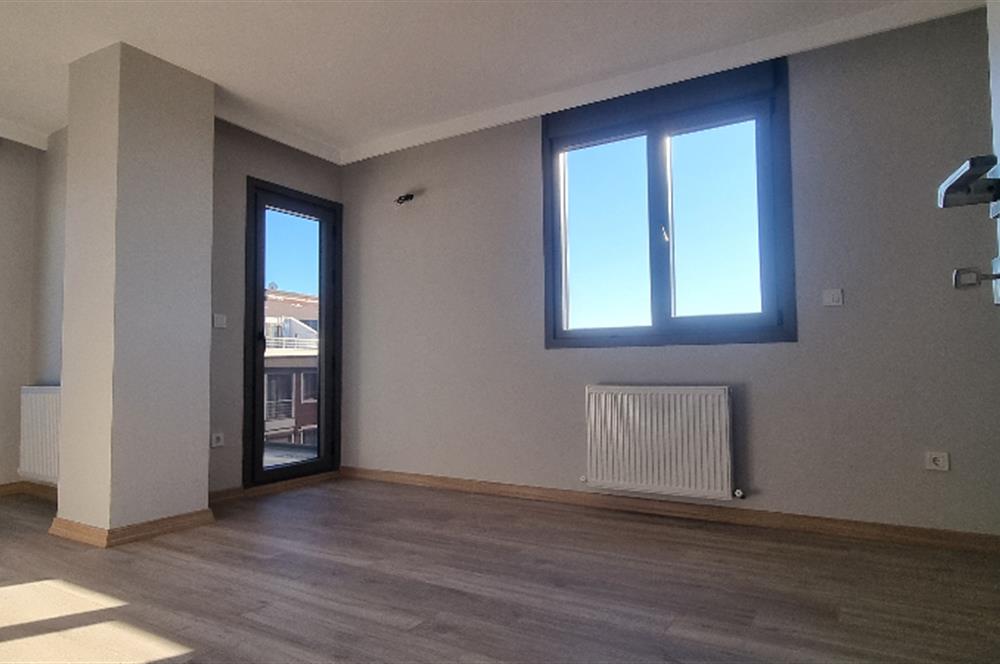 Maltepe Küçükyalıda 3+1 Çatı Dubleksi Adalar Manzaralı!