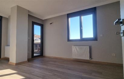 Maltepe Küçükyalıda 3+1 Çatı Dubleksi Adalar Manzaralı!