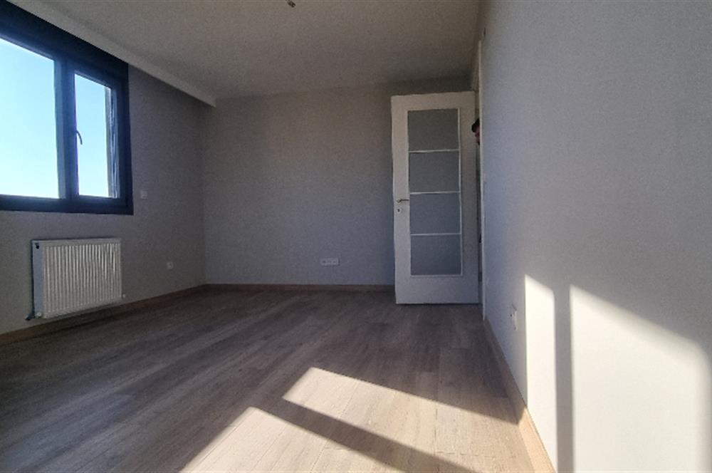 Maltepe Küçükyalıda 3+1 Çatı Dubleksi Adalar Manzaralı!