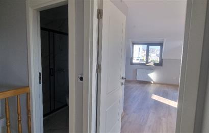 Maltepe Küçükyalıda 3+1 Çatı Dubleksi Adalar Manzaralı!