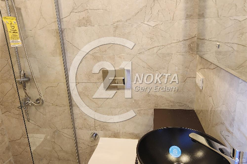 SUADİYE MİNİBÜS CADDESİNDE METROYA YAKIN TERASLI 7+2 380 m2 DBLX