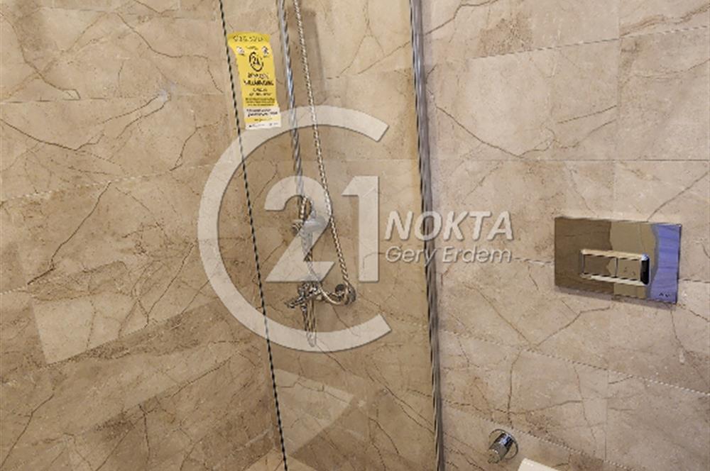 SUADİYE MİNİBÜS CADDESİNDE METROYA YAKIN TERASLI 7+2 380 m2 DBLX