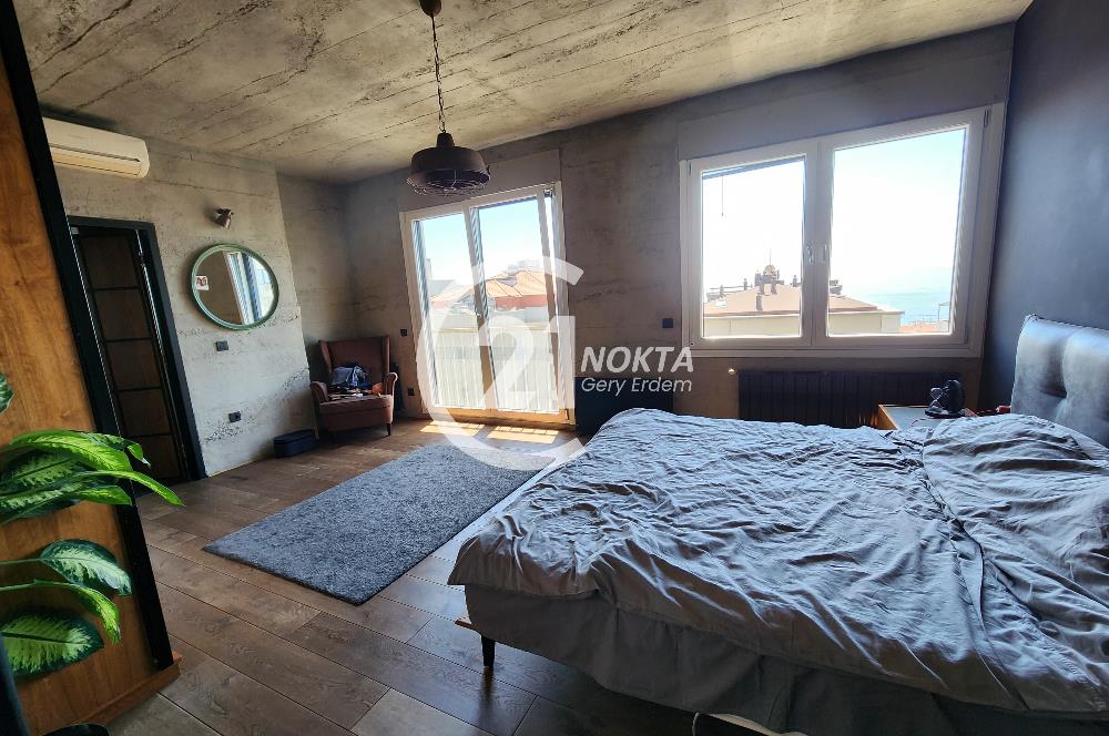 CADDEBOSTAN SAHİLDE DENİZ MANZARALI TERASLI 230 m2 DUBLEX