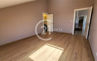 SUADİYE MİNİBÜS CADDESİNDE METROYA YAKIN TERASLI 7+2 380 m2 DBLX