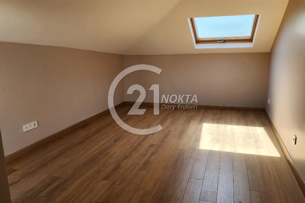 SUADİYE MİNİBÜS CADDESİNDE METROYA YAKIN TERASLI 7+2 380 m2 DBLX