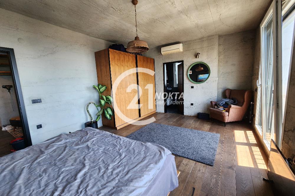 CADDEBOSTAN SAHİLDE DENİZ MANZARALI TERASLI 230 m2 DUBLEX