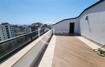 SUADİYE MİNİBÜS CADDESİNDE METROYA YAKIN TERASLI 7+2 380 m2 DBLX
