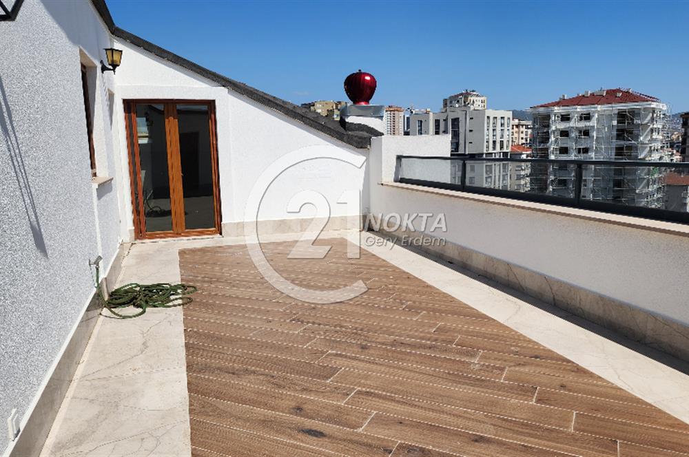 SUADİYE MİNİBÜS CADDESİNDE METROYA YAKIN TERASLI 7+2 380 m2 DBLX