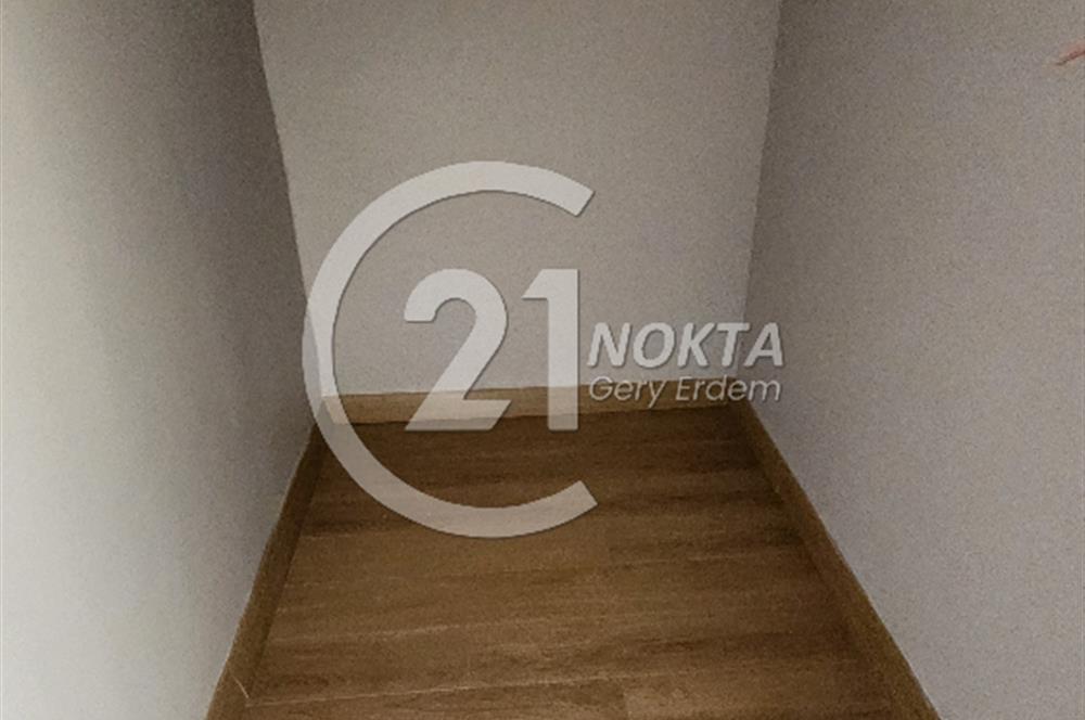 SUADİYE MİNİBÜS CADDESİNDE METROYA YAKIN TERASLI 7+2 380 m2 DBLX