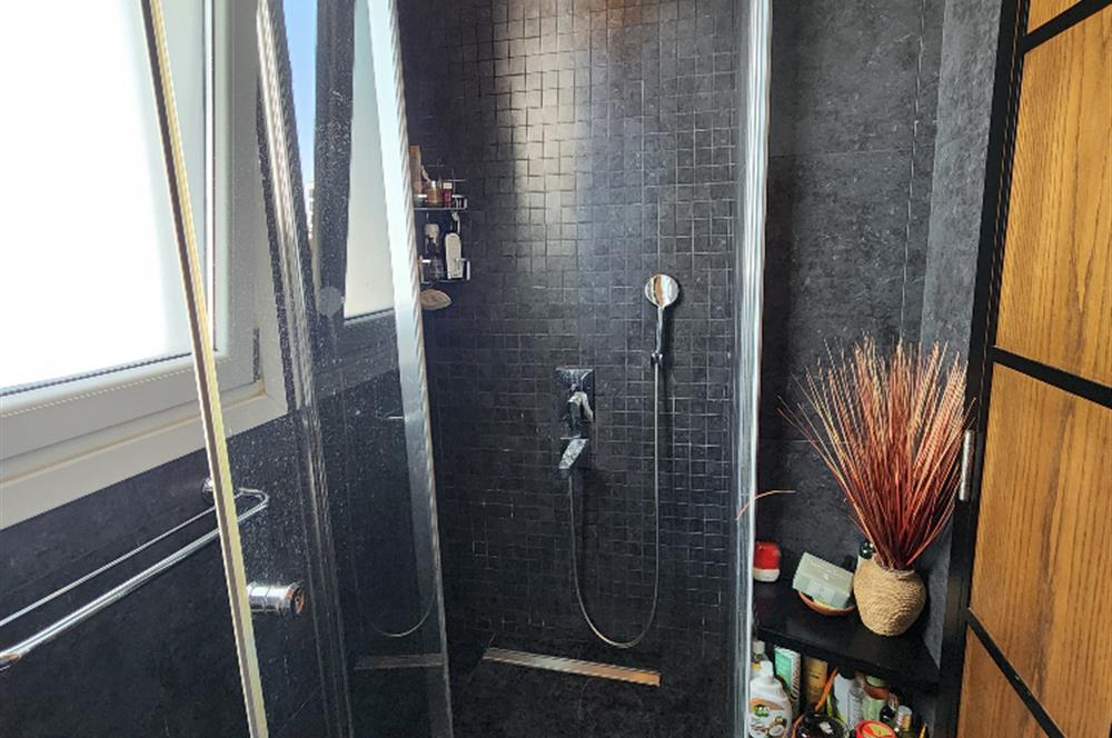 CADDEBOSTAN SAHİLDE DENİZ MANZARALI TERASLI 230 m2 DUBLEX