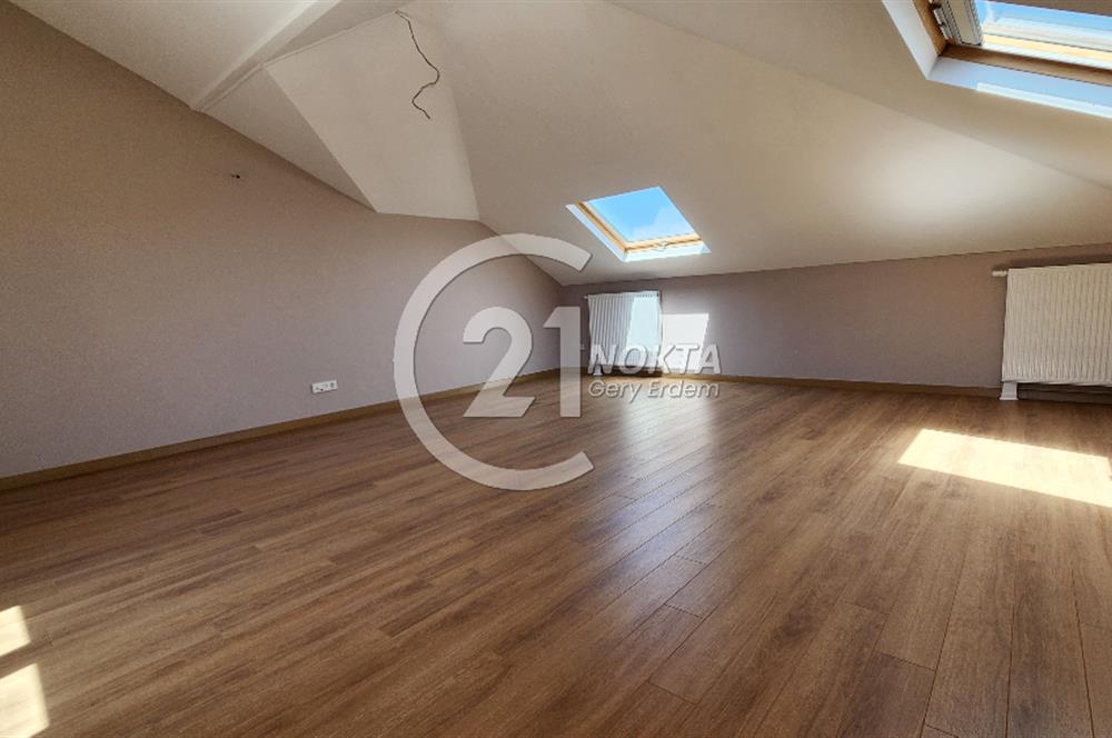 SUADİYE MİNİBÜS CADDESİNDE METROYA YAKIN TERASLI 7+2 380 m2 DBLX