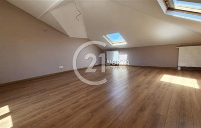 SUADİYE MİNİBÜS CADDESİNDE METROYA YAKIN TERASLI 7+2 380 m2 DBLX