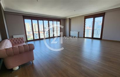 SUADİYE MİNİBÜS CADDESİNDE METROYA YAKIN TERASLI 7+2 380 m2 DBLX