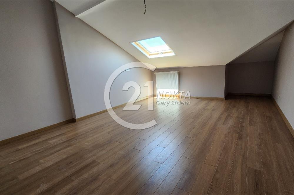 SUADİYE MİNİBÜS CADDESİNDE METROYA YAKIN TERASLI 7+2 380 m2 DBLX