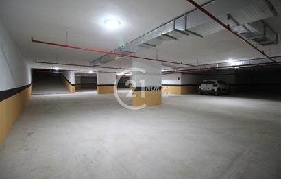 SUADİYE MİNİBÜS CADDESİNDE METROYA YAKIN TERASLI 7+2 380 m2 DBLX