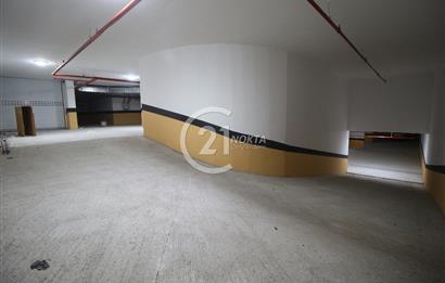 SUADİYE MİNİBÜS CADDESİNDE METROYA YAKIN TERASLI 7+2 380 m2 DBLX