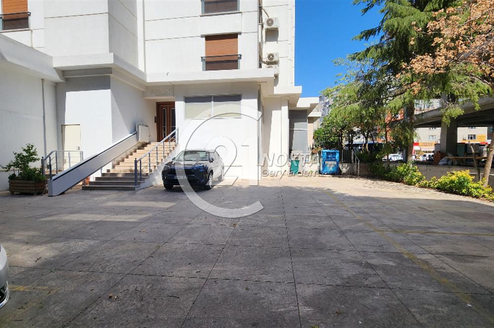 SUADİYE MİNİBÜS CADDESİNDE METROYA YAKIN TERASLI 7+2 380 m2 DBLX