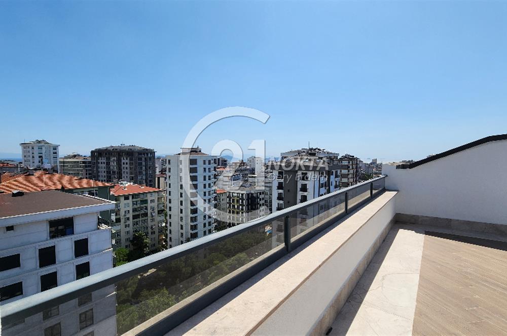 SUADİYE MİNİBÜS CADDESİNDE METROYA YAKIN TERASLI 7+2 380 m2 DBLX