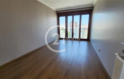 SUADİYE MİNİBÜS CADDESİNDE METROYA YAKIN TERASLI 7+2 380 m2 DBLX