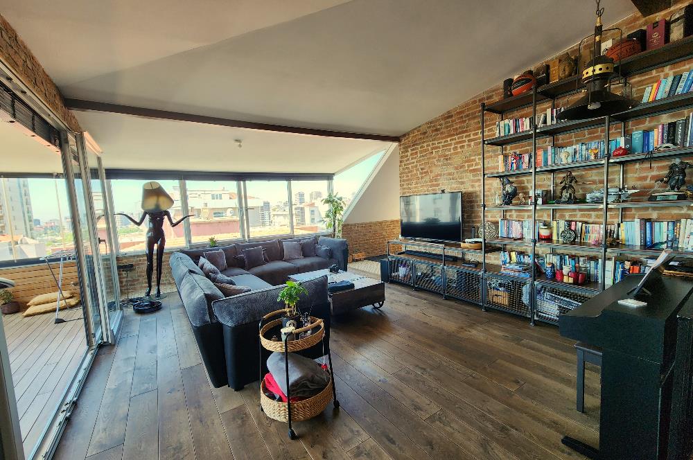 CADDEBOSTAN SAHİLDE DENİZ MANZARALI TERASLI 230 m2 DUBLEX