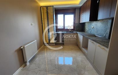 SUADİYE MİNİBÜS CADDESİNDE METROYA YAKIN TERASLI 7+2 380 m2 DBLX
