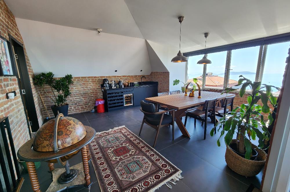 CADDEBOSTAN SAHİLDE DENİZ MANZARALI TERASLI 230 m2 DUBLEX