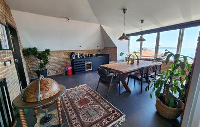 CADDEBOSTAN SAHİLDE DENİZ MANZARALI TERASLI 230 m2 DUBLEX