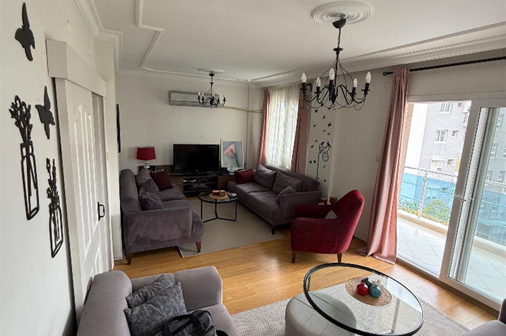 Bornova İnönü’de yenilenmiş 135 m2 3+1 ferah daire