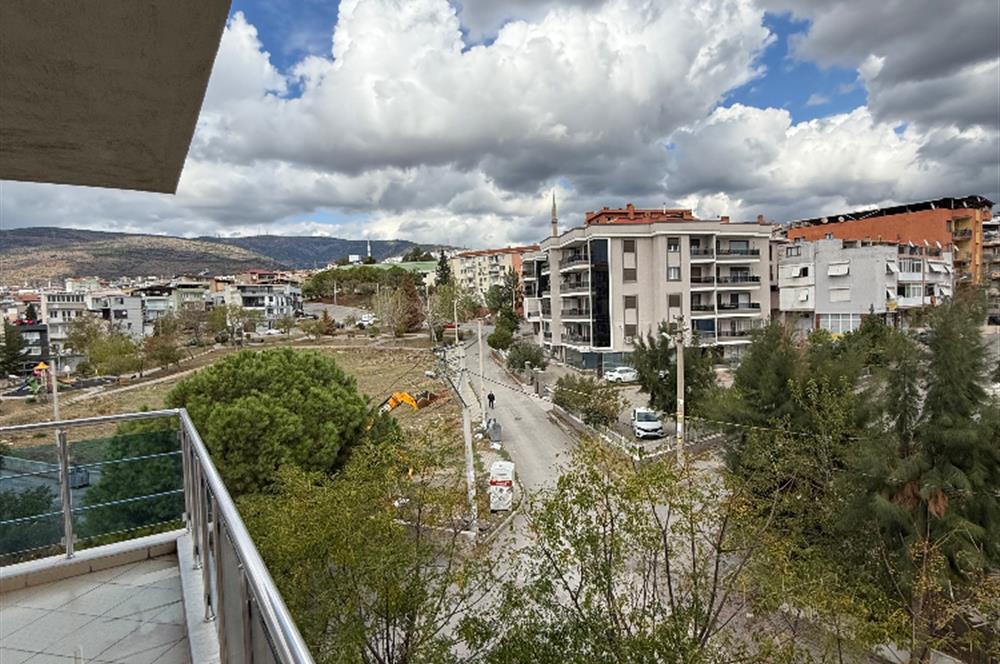 Bornova İnönü’de yenilenmiş 135 m2 3+1 ferah daire