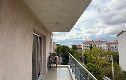 Bornova İnönü’de yenilenmiş 135 m2 3+1 ferah daire